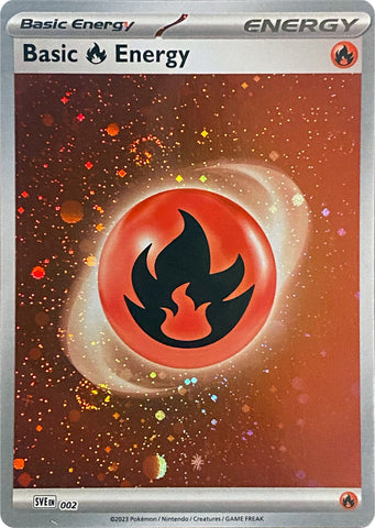 Energía Fuego Básica (002) (Cosmos Holo) [Escarlata y Púrpura: Set Base]