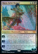 Kaya, chasseuse de spectres [Innistrad: La Voie du cramoisi – Cartes promos d'avant-première]